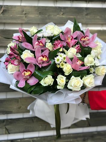 Букет цветов из: Розы и Хризантемы в Ливенке