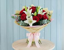 Букет цветов из:  Лилии и Розы в Ливенке