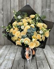 Букет цветов из:  Розы и Лизиантусы в Ливенке