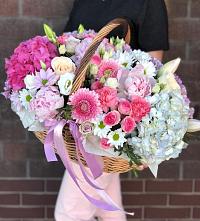 Композиция солнечный день в Ливенке Цветочная композиция из Розы, Хризантемы, Пионы и Лизиантусы в корзине в Ливенке