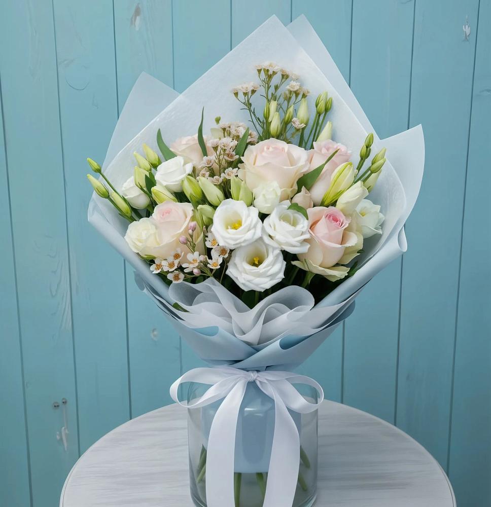 Букет цветов из: Розы и Лизиантусы в Ливенке