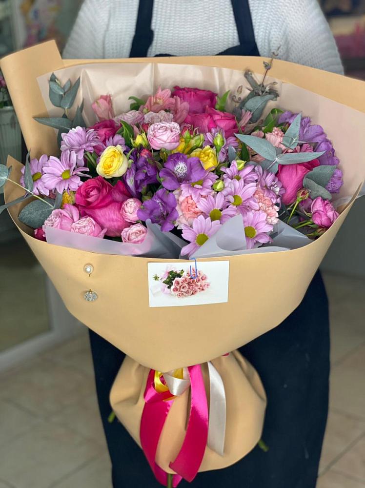 Букет цветов из: Хризантемы, Гвоздики и Альстромерии в Ливенке