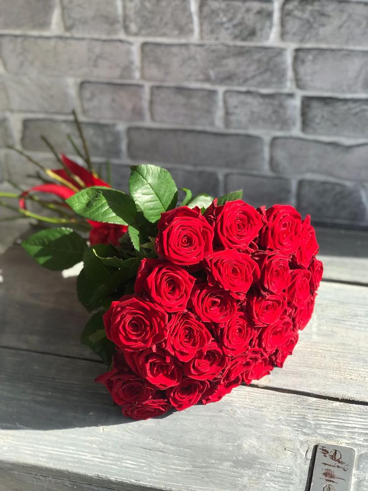 Букет Красные розы Фридом в Ливенке