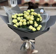 Букет Белые кустовые розы Солинеро в Ливенке