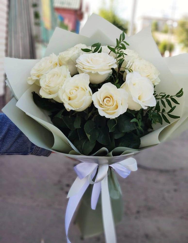 Букет Белые розы Проуд в Ливенке