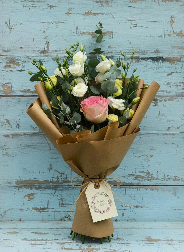 Букет цветов из: Розы и Лизиантусы в Ливенке