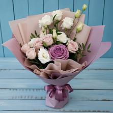 Букет цветов из:  Розы и Лизиантусы в Ливенке