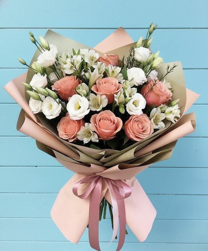 Букет цветов из: Розы, Альстромерии и Лизиантусы в Ливенке