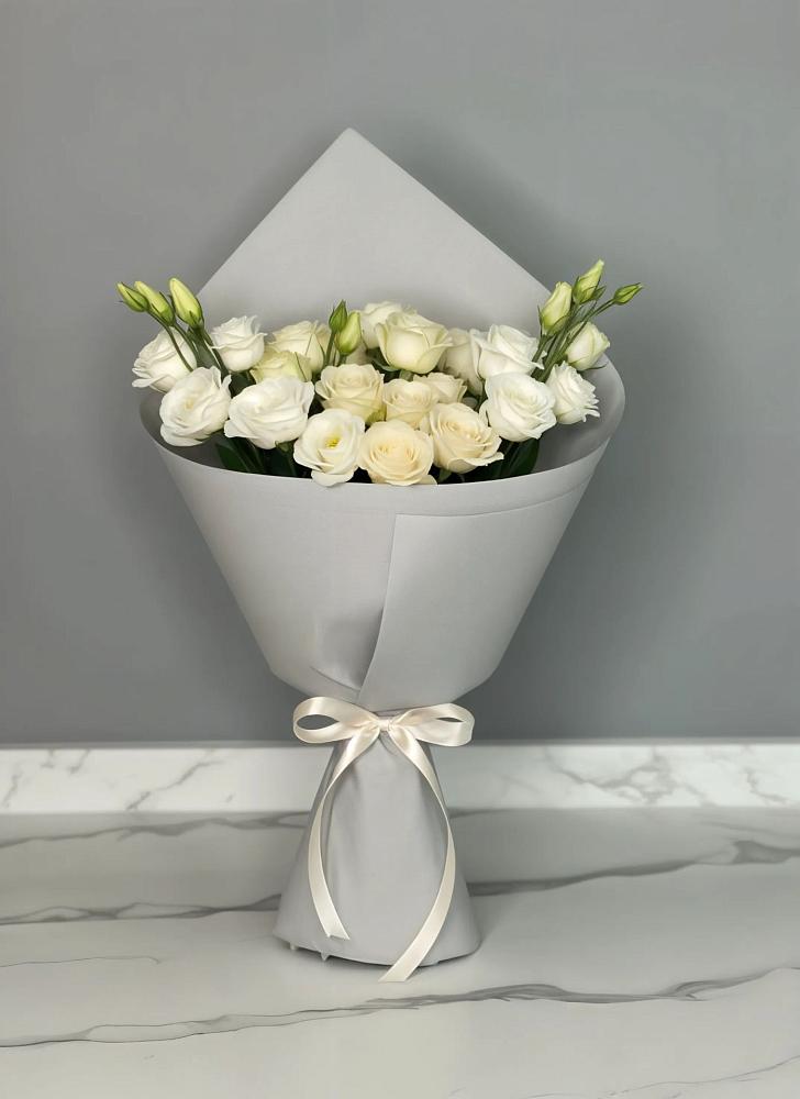 Букет цветов из: Розы и Лизиантусы в Ливенке