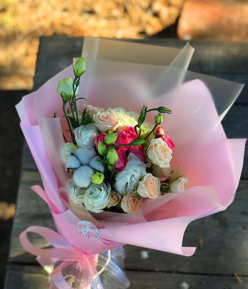 Букет цветов из: Розы и Лизиантусы в Ливенке