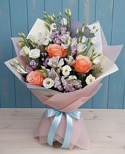 Букет цветов из:  Лизиантусы, Розы, Альстромерии и Гипсофила в Ливенке