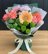 Букет цветов из:  Гвоздики, Розы, Герберы и Хризантемы #REPLACE_PRED# Ливенке