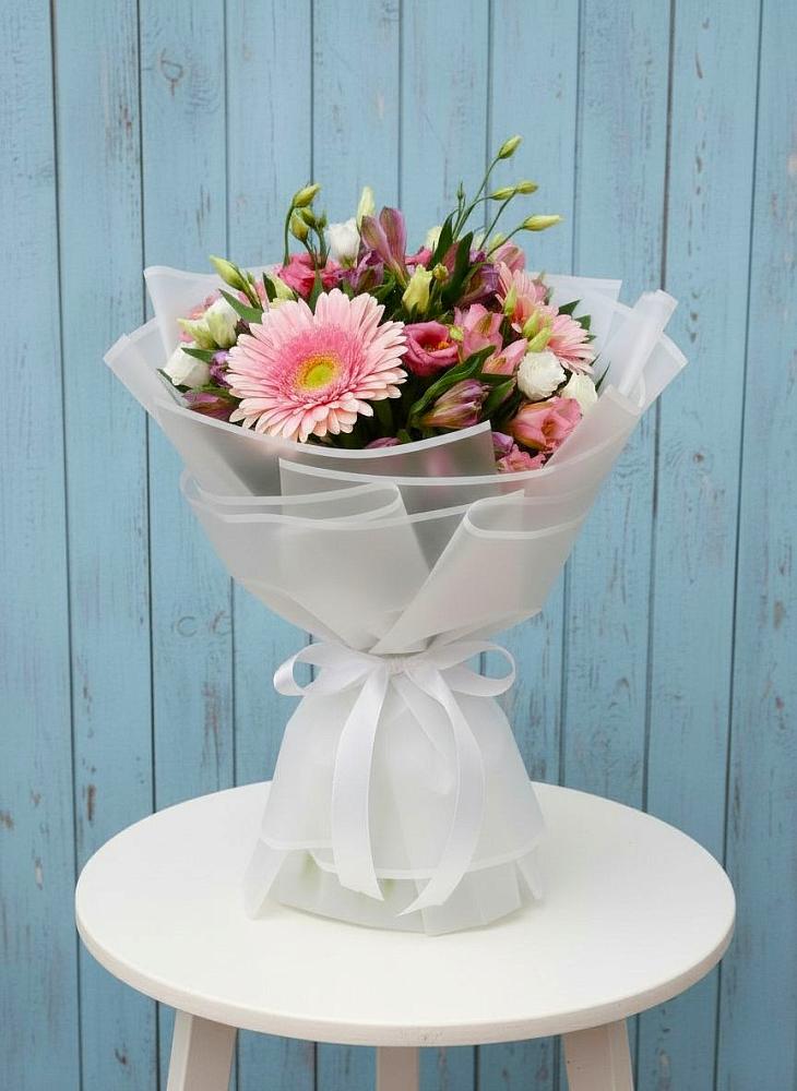 Букет цветов из: Герберы, Альстромерии и Лизиантусы в Ливенке