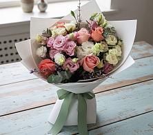 Букет цветов из:  Розы, Лизиантусы и Гвоздики в Ливенке