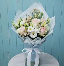Букет цветов из:  Розы и Лизиантусы в Ливенке