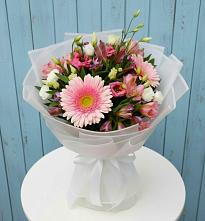 Букет цветов из:  Герберы, Альстромерии и Лизиантусы в Ливенке