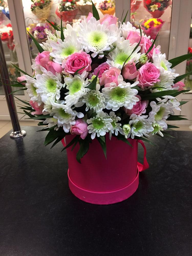 Цветочная композиция из Розы и Хризантемы в шляпной коробке в Ливенке