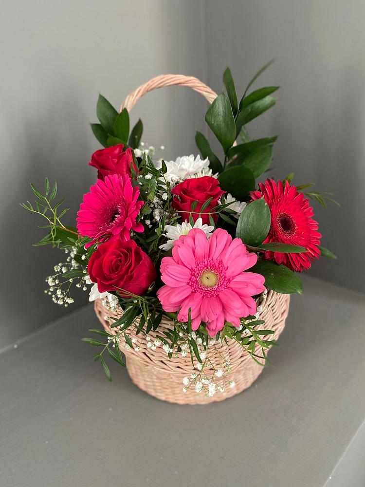 Цветочная композиция из Розы, Хризантемы и Герберы в корзине в Ливенке